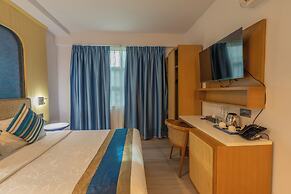 UMET Seaview Hotel with Free Roundtrip Airport Pick up and drop off