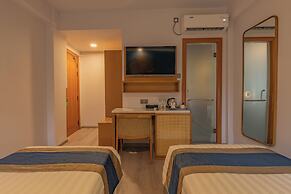 UMET Seaview Hotel with Free Roundtrip Airport Pick up and drop off