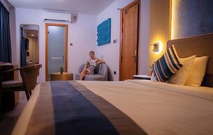 UMET Seaview Hotel with Free Roundtrip Airport Pick up and drop off