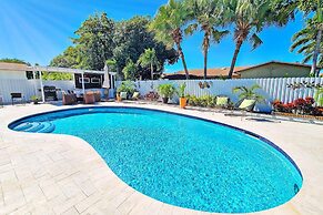 Pines Paradise - Luxury Home Pool BBQ Parking