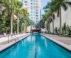 Center Stage- Downtown Parking Pool Hot Tub