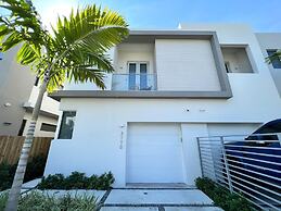 The Modernista 1 - Luxury Villa With Private Pool