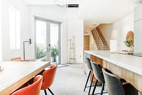 The Modernista 2 - Large Townhome With Pool