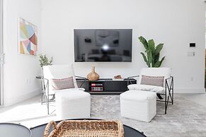 The Modernista 2 - Large Townhome With Pool