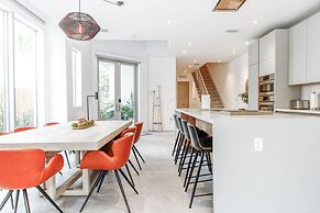 The Modernista 2 - Large Townhome With Pool