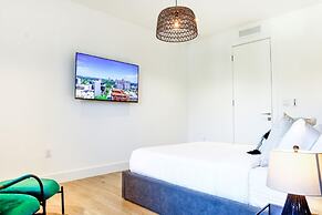 The Modernista 2 - Large Townhome With Pool