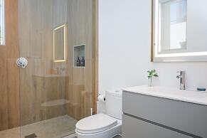 The Modernista 2 - Large Townhome With Pool