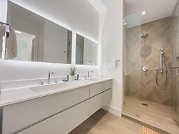 The Modernista 2 - Large Townhome With Pool