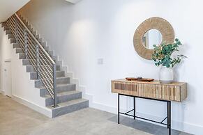 The Modernista 2 - Large Townhome With Pool