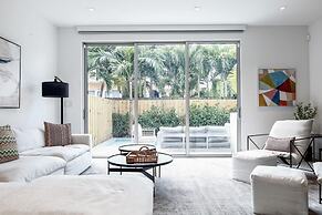 The Modernista 2 - Large Townhome With Pool