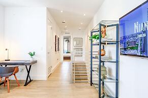 The Modernista 2 - Large Townhome With Pool