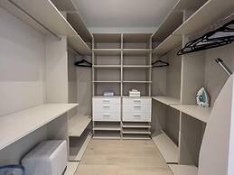 The Modernista 2 - Large Townhome With Pool