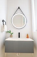 The Modernista 2 - Large Townhome With Pool