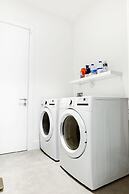 The Modernista 2 - Large Townhome With Pool