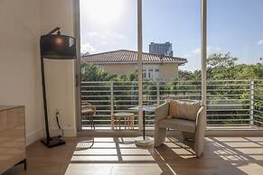 The Modernista 2 - Large Townhome With Pool