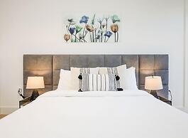 The Modernista 2 - Large Townhome With Pool