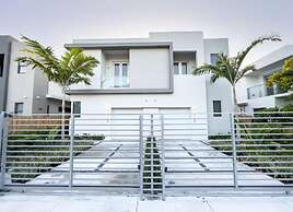 The Modernista 2 - Large Townhome With Pool