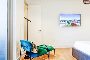 The Modernista 2 - Large Townhome With Pool