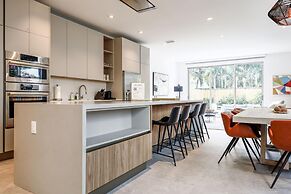 The Modernista 2 - Large Townhome With Pool