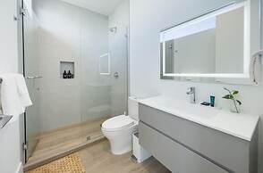 The Modernista 2 - Large Townhome With Pool