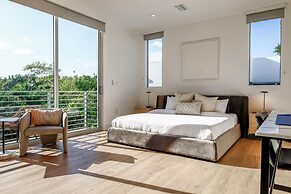 The Modernista 2 - Large Townhome With Pool