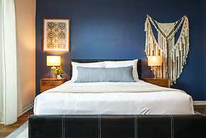 Bella Vista - Water Views Pool and Parking