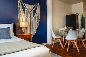 Bella Vista - Water Views Pool and Parking