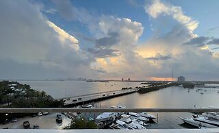 Bella Vista - Water Views Pool and Parking