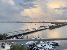 Bella Vista - Water Views Pool and Parking