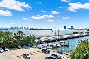 Bella Vista - Water Views Pool and Parking