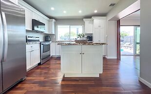 Dockside Daydreams - Canalfront and Pool Oasis