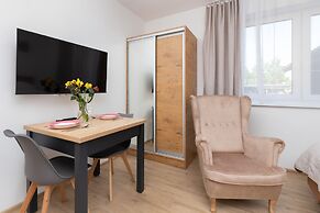 Studio With Terrace Chłapowo by Renters