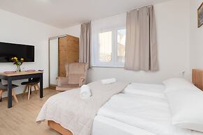 Studio With Terrace Chłapowo by Renters