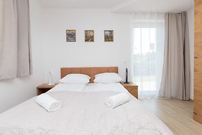 Studio With Terrace Chłapowo by Renters