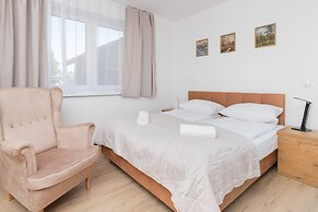 Studio With Terrace Chłapowo by Renters