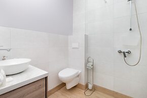 Studio With Terrace Chłapowo by Renters