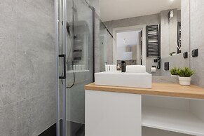 Apartment Srebrna With a View by Renters