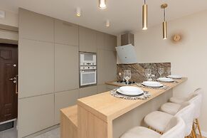 Apartment Srebrna With a View by Renters