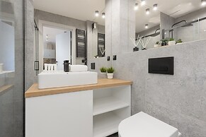 Apartment Srebrna With a View by Renters