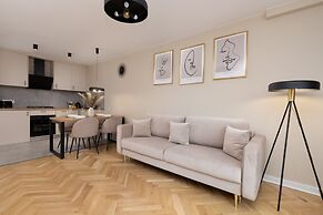 Apartment Srebrna With a View by Renters