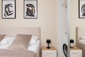 Apartment Srebrna With a View by Renters