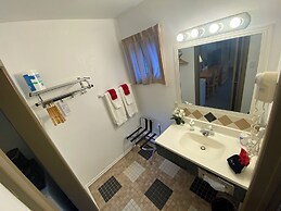 Parkway Motel