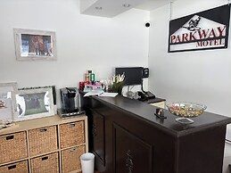 Parkway Motel