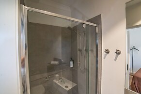 Mackay Adventure Lodge