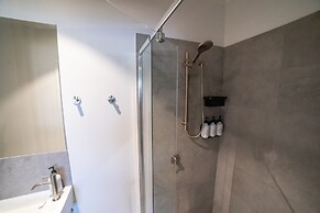 Mackay Adventure Lodge