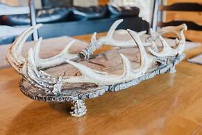 Budro's Bungalow 2 Bedroom Cabin by RedAwning