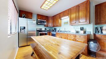 La Vista Blanc #16 3 Bedroom Condo by RedAwning