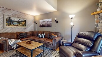 La Vista Blanc #16 3 Bedroom Condo by RedAwning