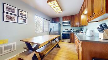 La Vista Blanc #16 3 Bedroom Condo by RedAwning