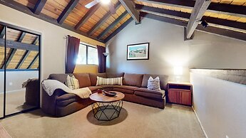 La Vista Blanc #16 3 Bedroom Condo by RedAwning